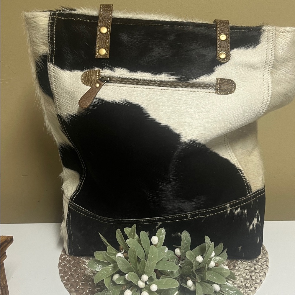 Myra Cow on Hide shoulder Bag in good condition - Picture 7 of 16